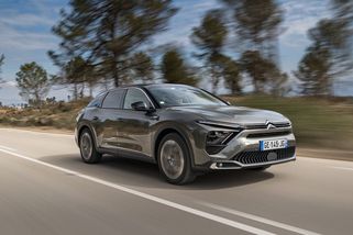 Neobvyklý Citroën C5X je limuzína, kombi a SUV v jednom extrémně pohodlném balení - Garáž.cz